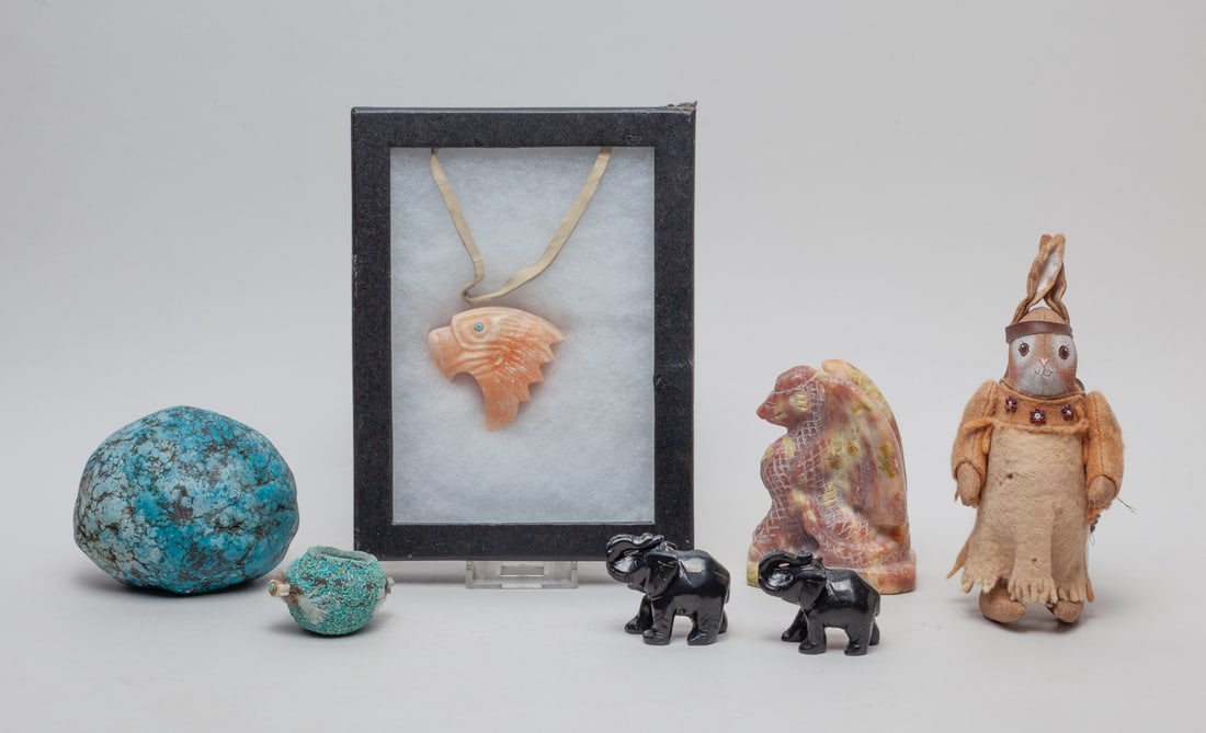 Estate American Indian Type Decors (1 of 16)