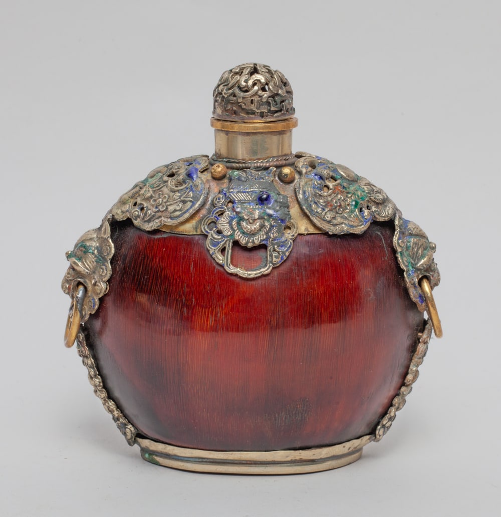 Large Chinese Horn Snuff Bottle: Of flattened oval form, the large Chinese horn snuff bottle body decorated with two large pieces of sophisticate butterflies on each shoulder connected with two beast head mask, the stopper carved wit