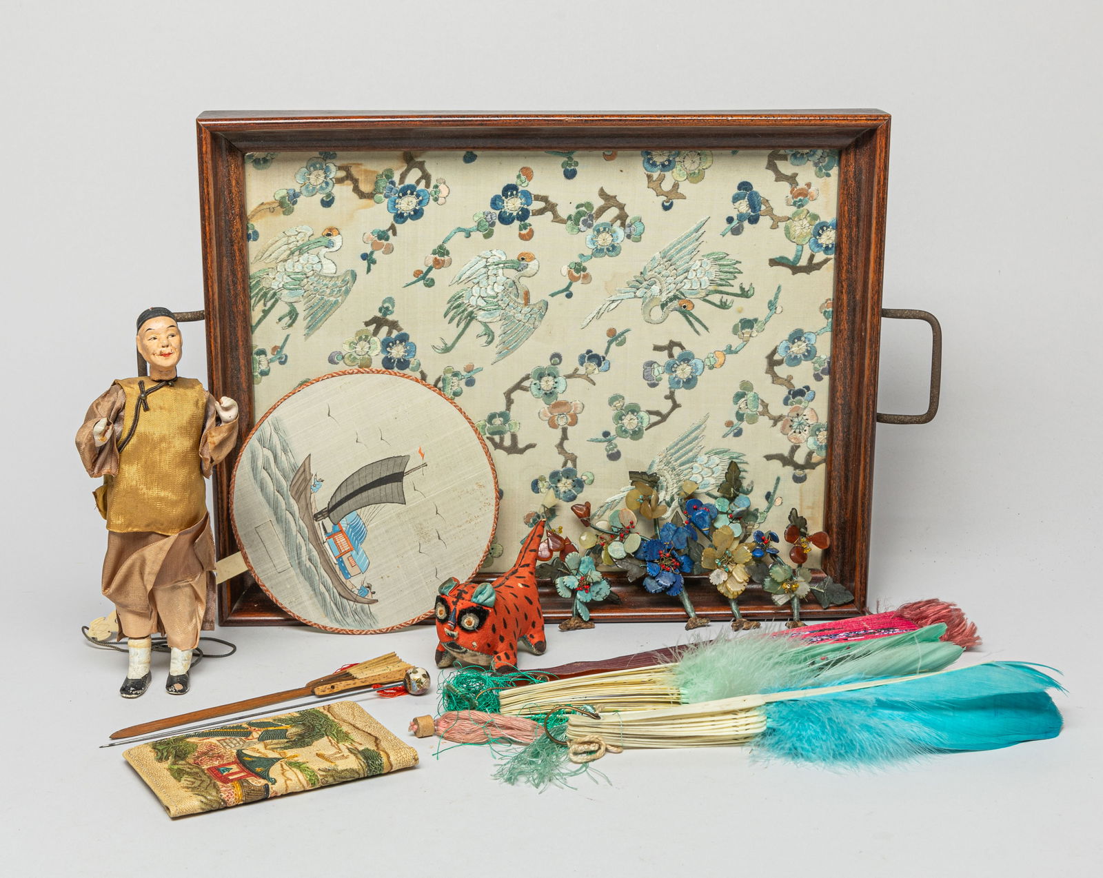 Chinese Embroidery, Fans & Decors (1 of 13)