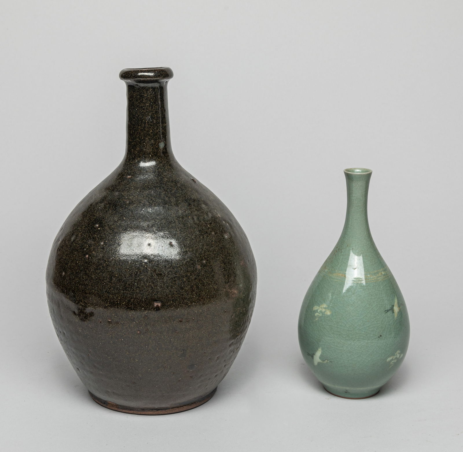 Two Korean Porcelain Vases (1 of 12)