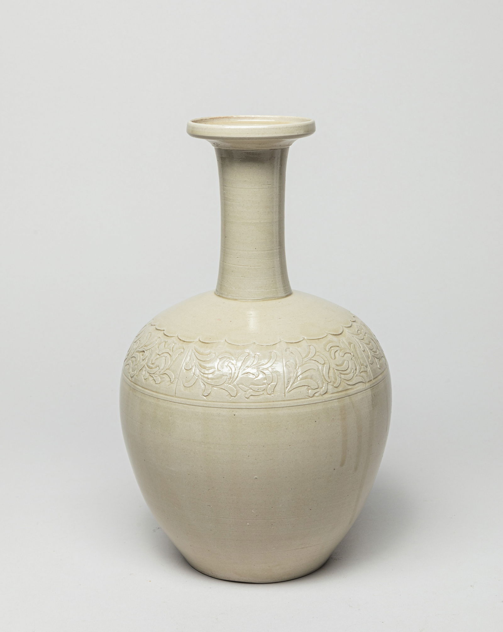 Chinese Shipwreck Type Ding Ware Porcelain Vase (1 of 9)