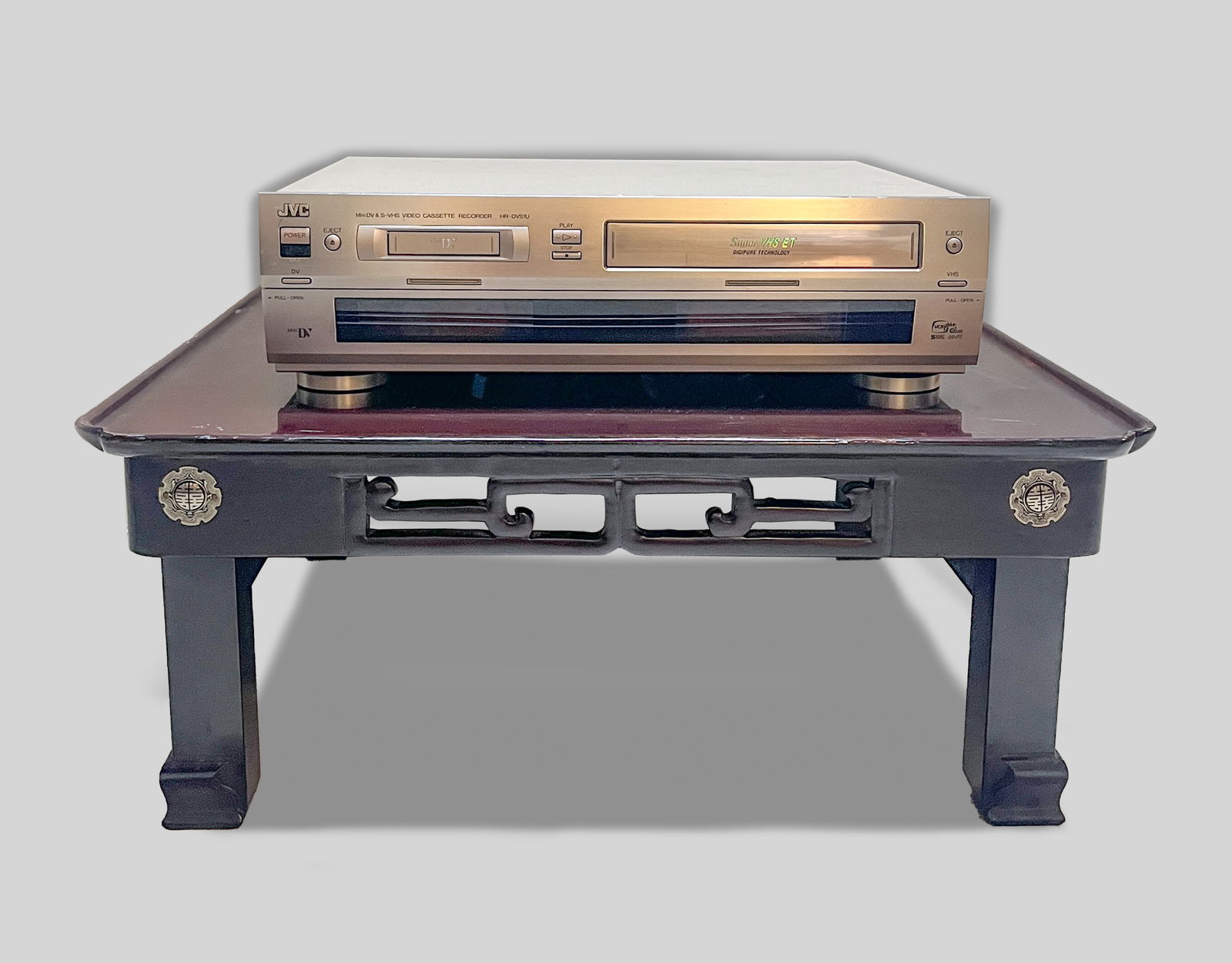 Vintage Super VHS ET w/ Stand (1 of 14)