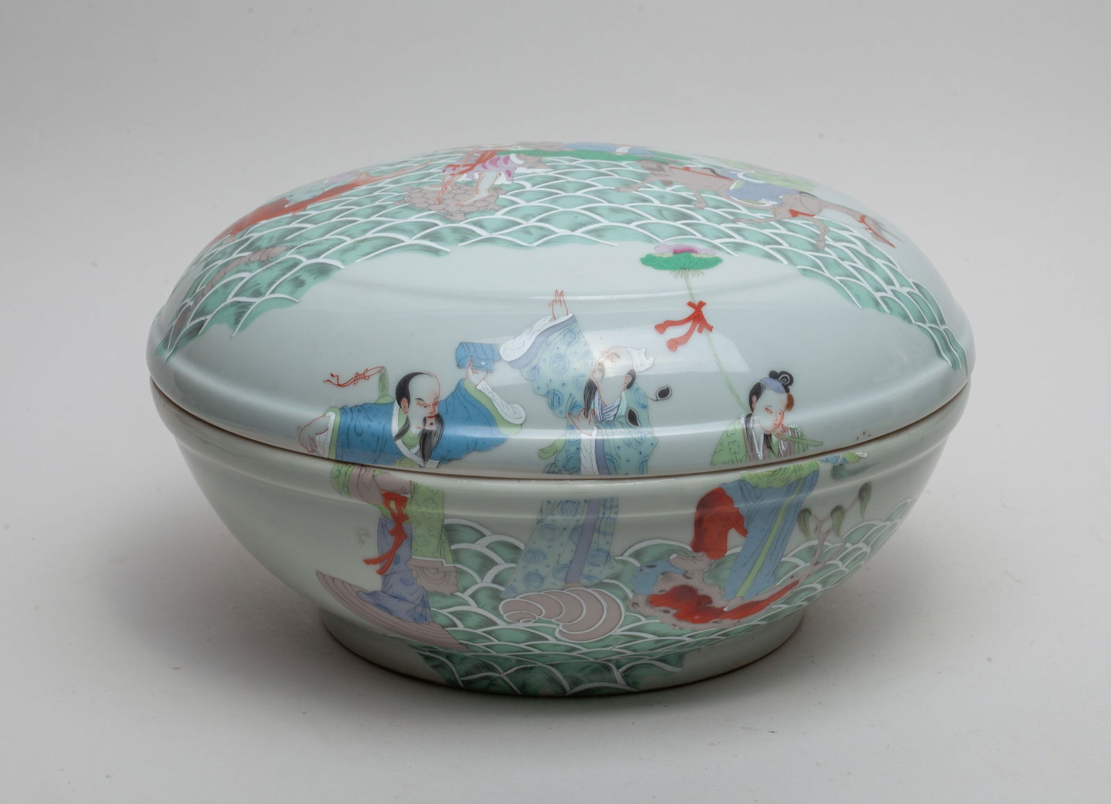 Large Chinese Porcelain Covered Box (1 of 16)