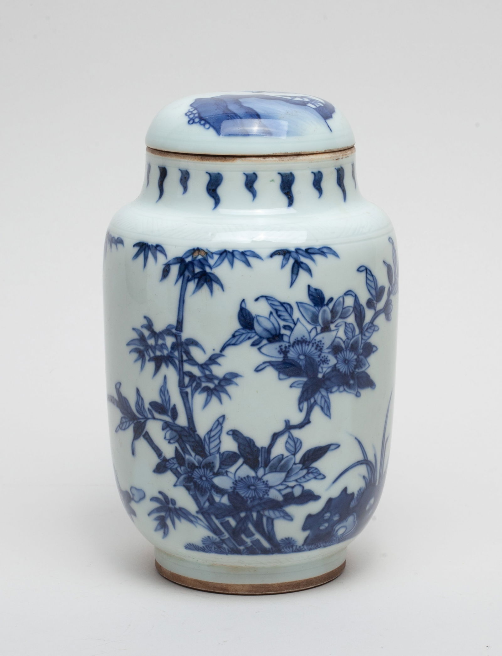 Chinese Export Porcelain Tea Jar (1 of 12)