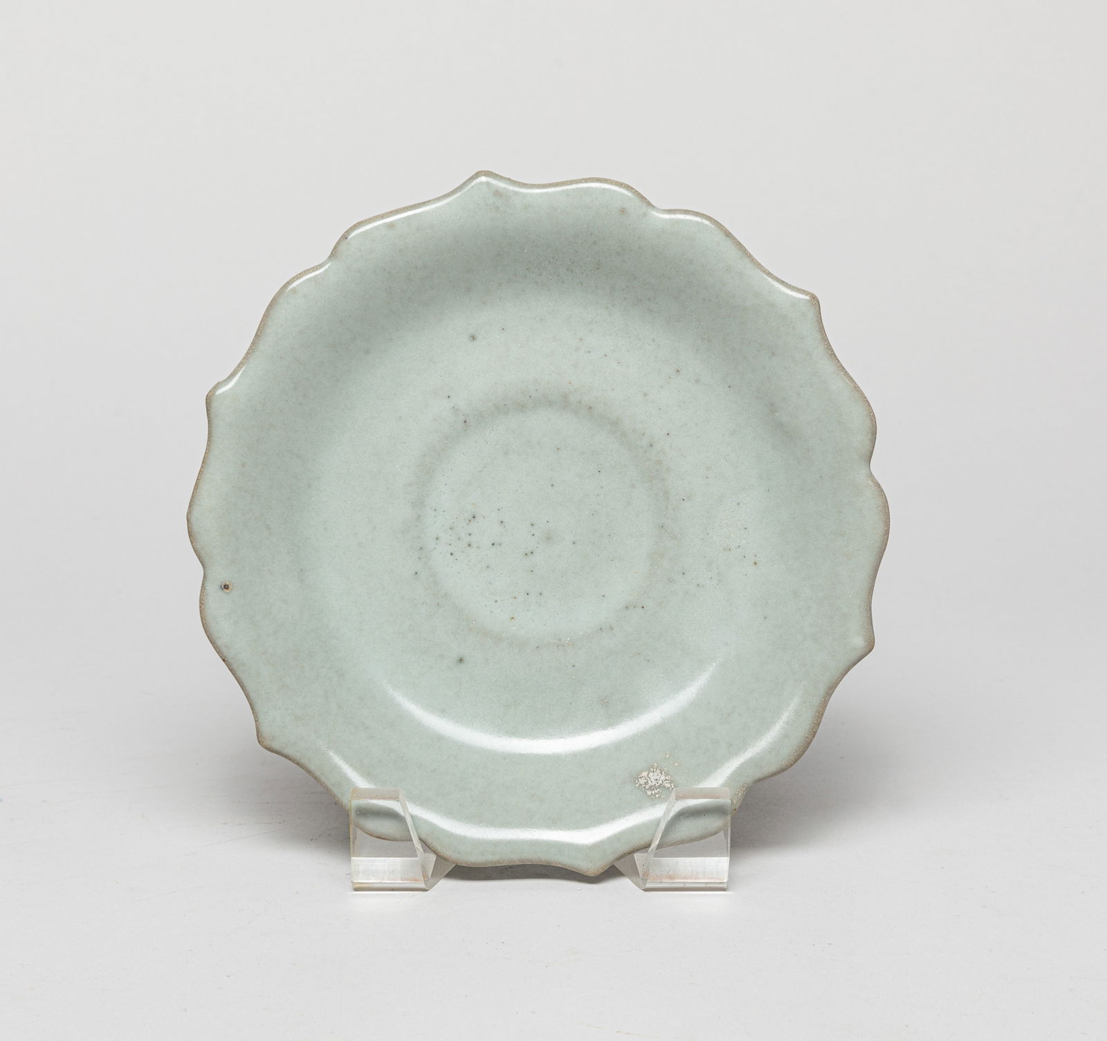 Chinese Guan Ware Porcelain Lotus Plate (1 of 9)