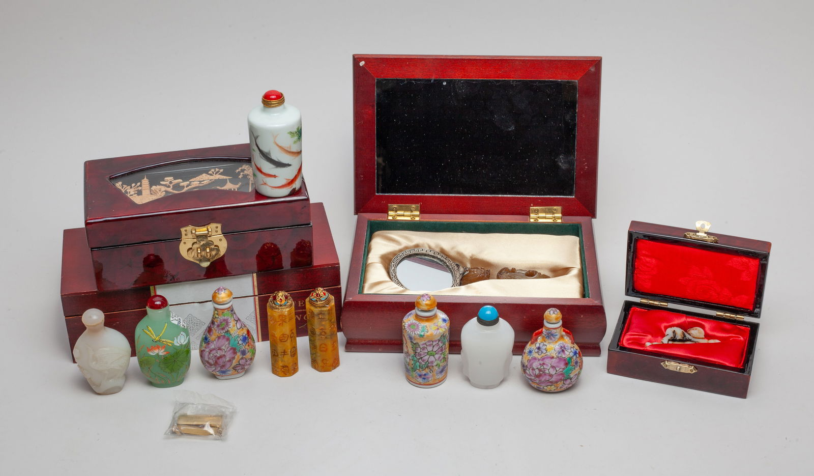 Estate Chinese Snuff Bottles & Jewelry (1 of 13)