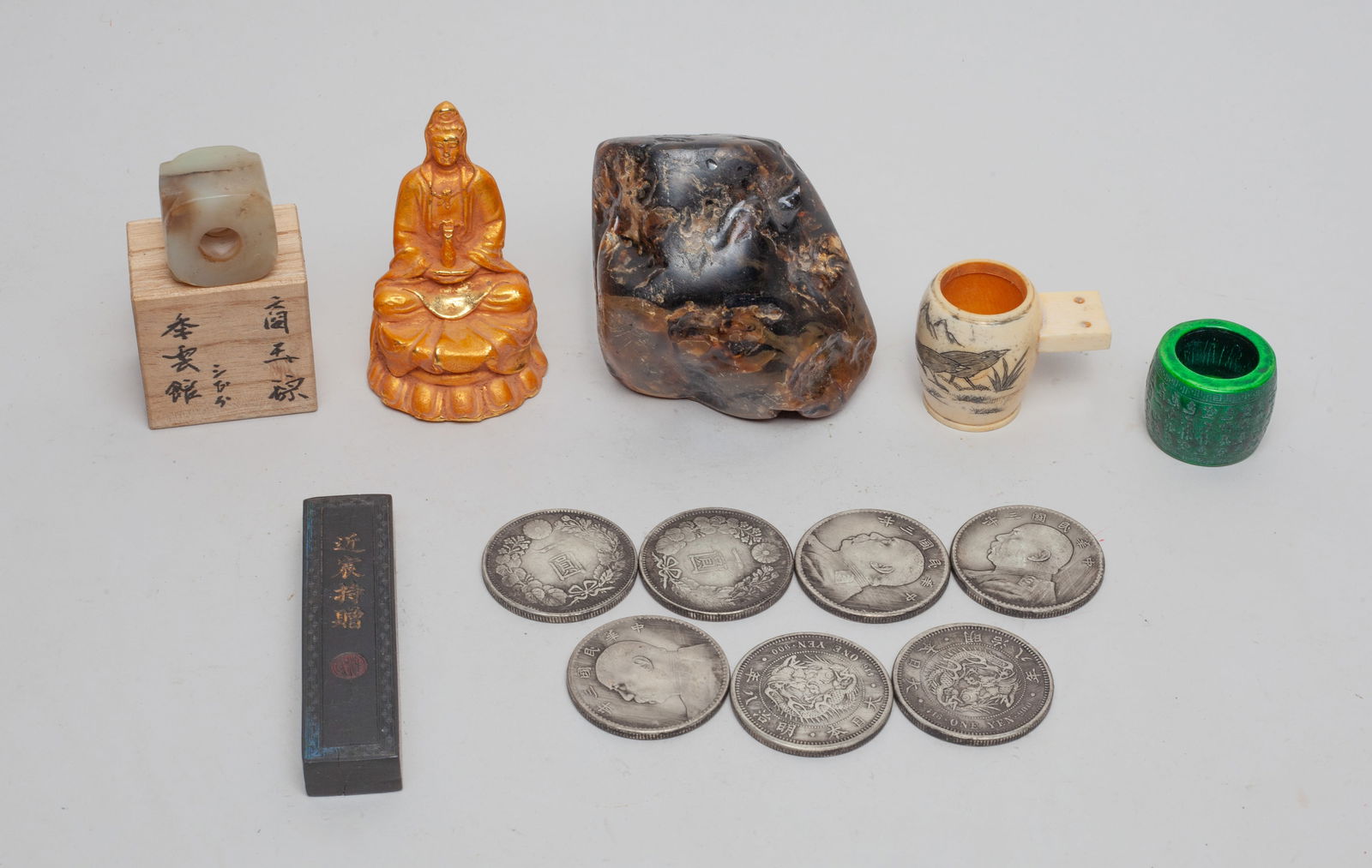 Estate Chinese Fengshui Coins, Amber & Decors (1 of 13)