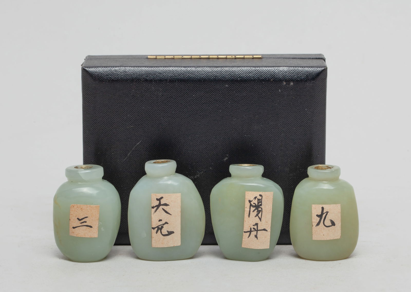 Set Chinese Jade Bottles (1 of 9)
