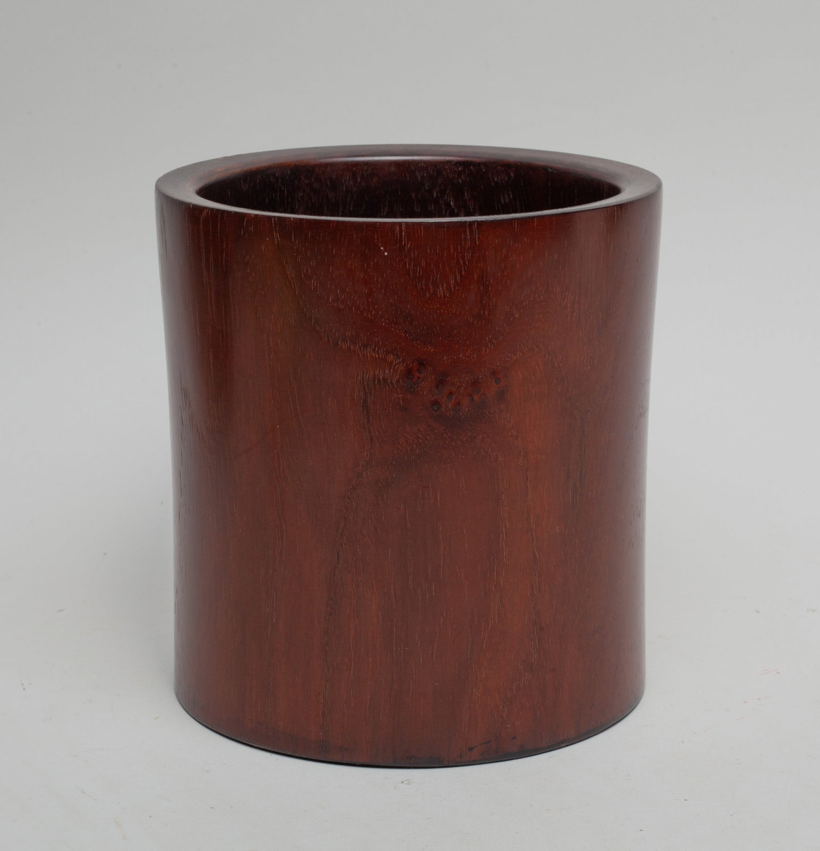 Chinese Carved Wood Brush Pot: Collectible Chinese wood brush pot of cylindrical form. Approx. 6.5-6.2 inch.