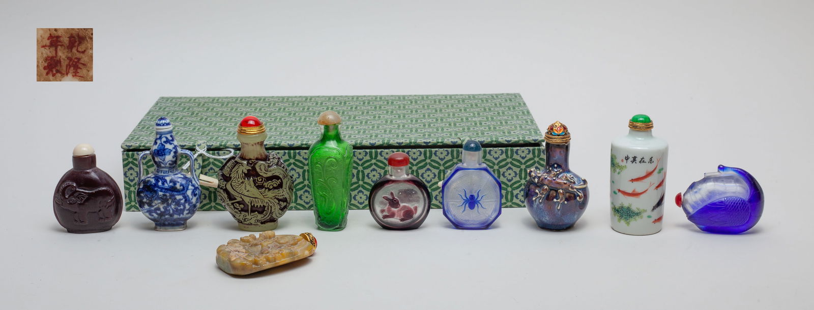 Estate Chinese Snuff Bottles (1 of 13)