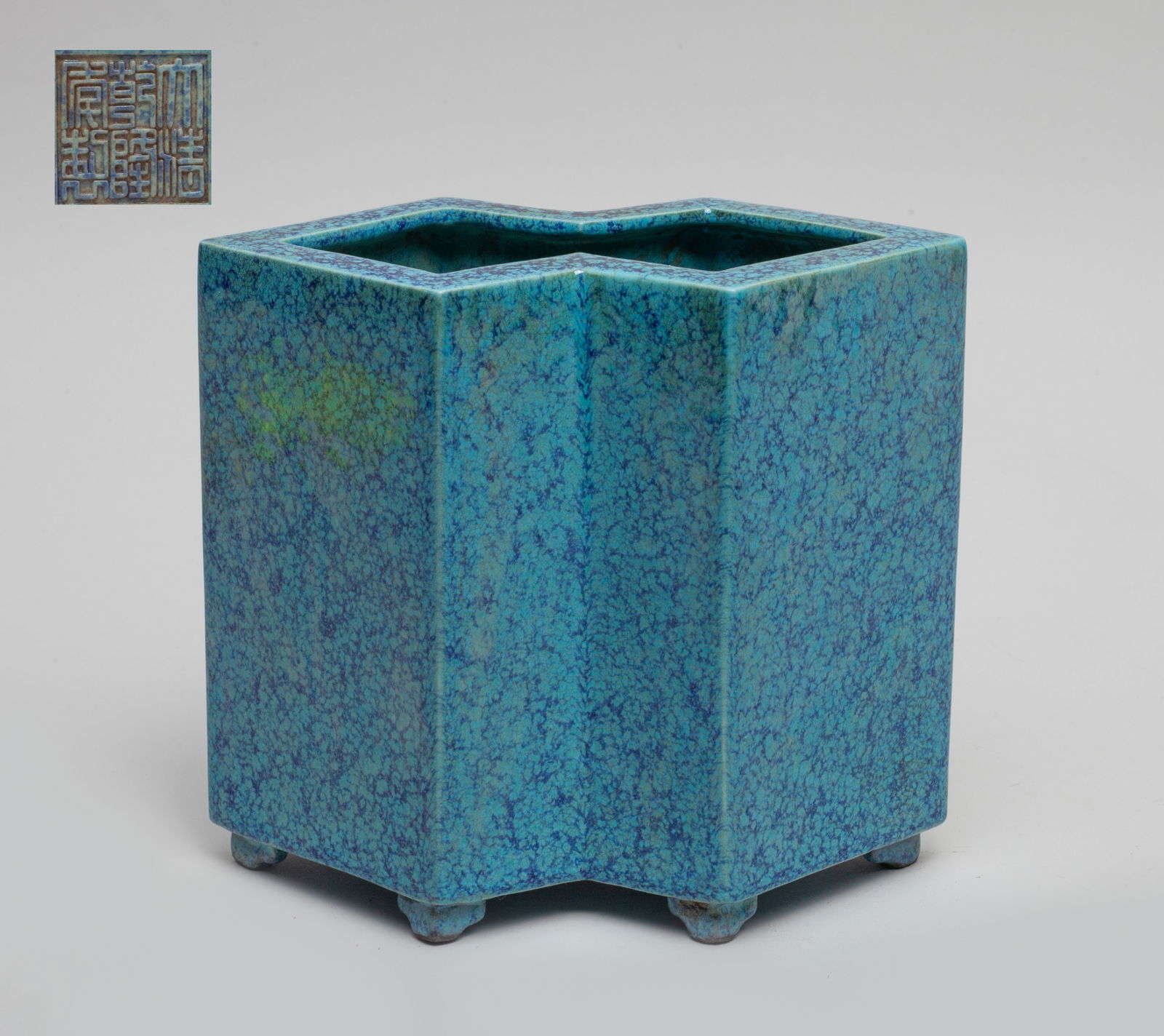 Chinese Export Porcelain Brush Pot (1 of 10)