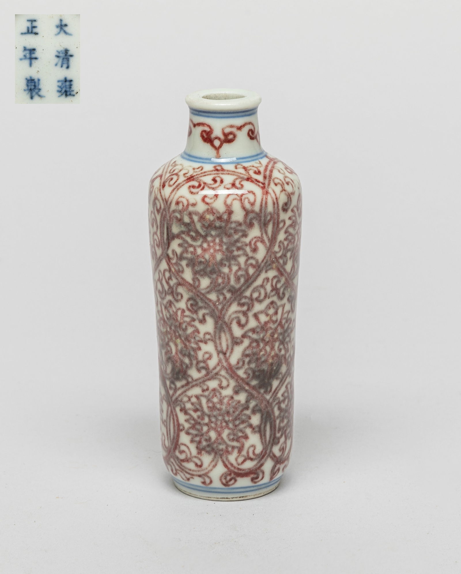 Chinese Export Porcelain Snuff Bottle (1 of 10)