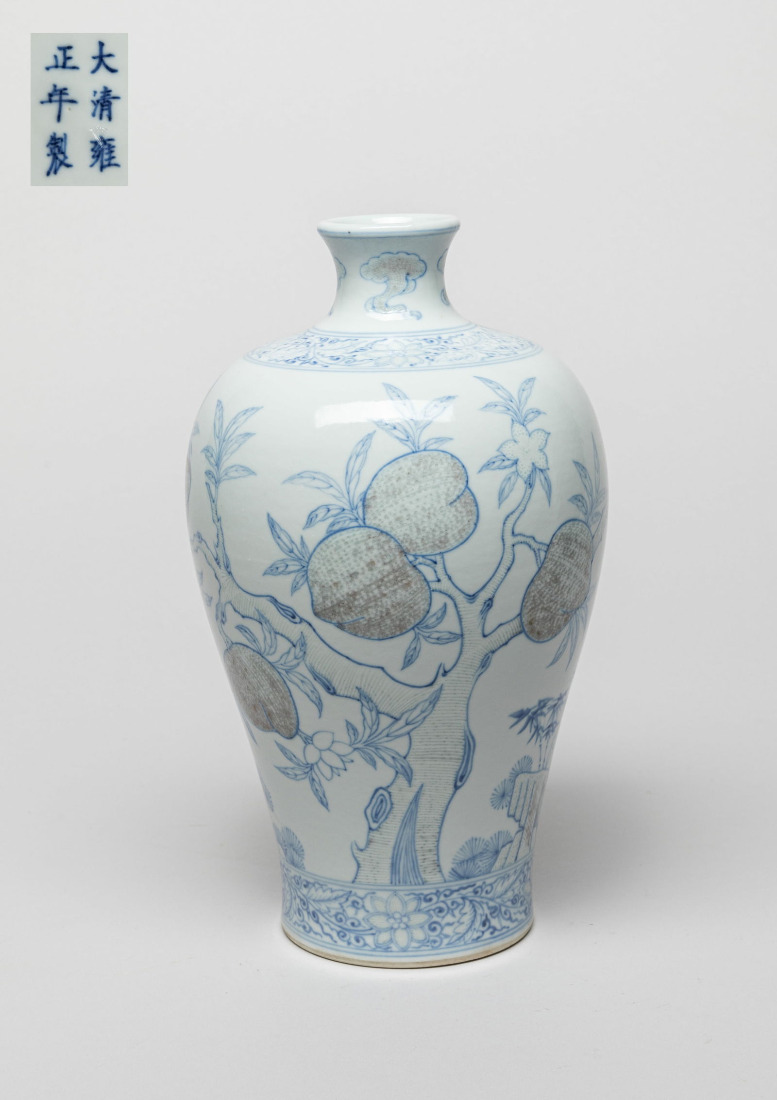 Chinese Export Porcelain Vase (1 of 11)