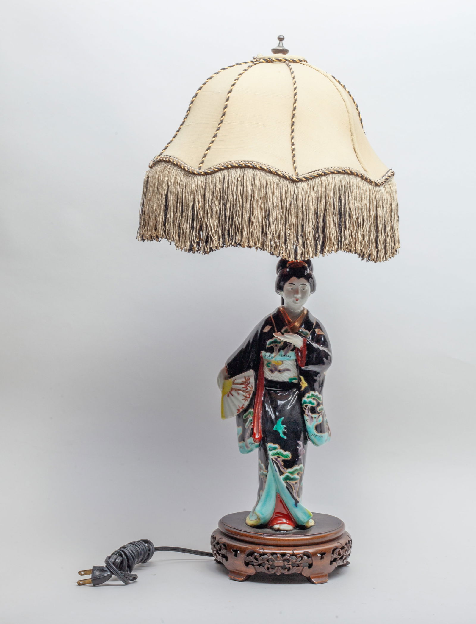 Japanese Porcelain Figure Lamp (1 of 10)