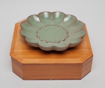 Chinese Longquan Ware Porcelain Lotus Plate