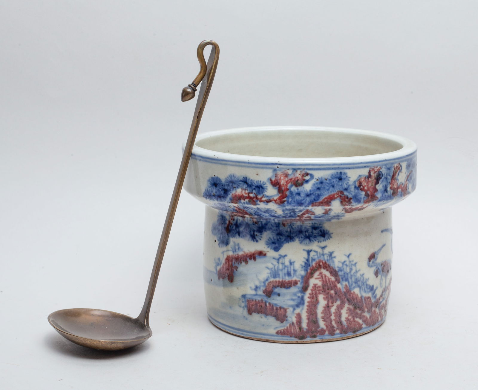 Large Chinese Porcelain Soup Pot: The porcelain soup pot exterior painted with a pair of cranes under a gnarled pine tree. Approx. 6.3*4.9 inch.