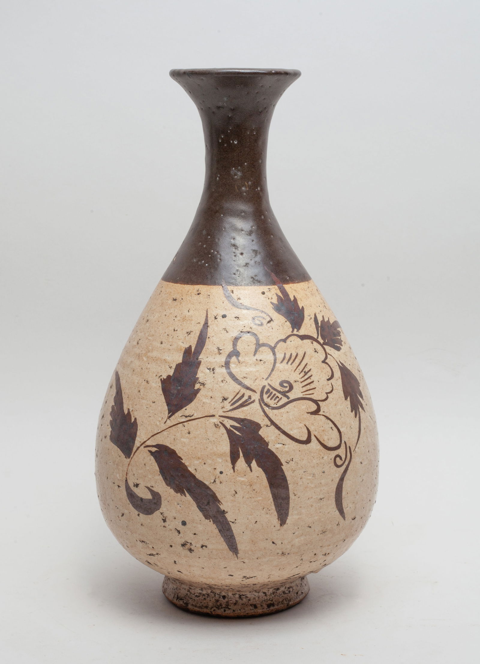 Chinese Cizhou Stoneware Vase (1 of 9)
