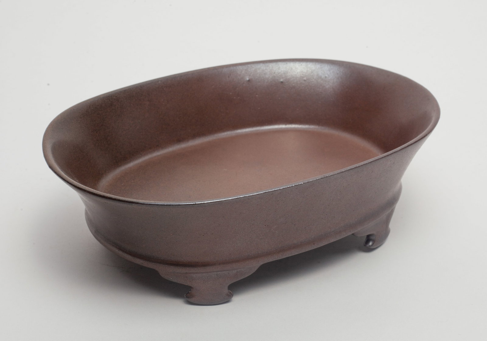 Chinese Iron Brown Glazed Porcelain Washer: Of oval section with flared sides, supported on four tapered feet, overall covered in rich iron brown glaze. Approx. 7.7*5.2*2.3 inch.