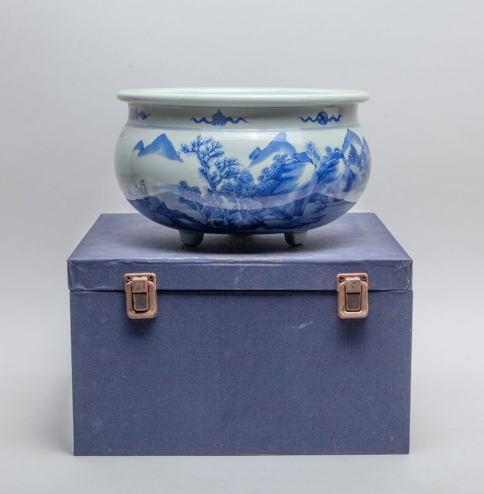 Large Chinese Blue & White Porcelain Washer (1 of 13)