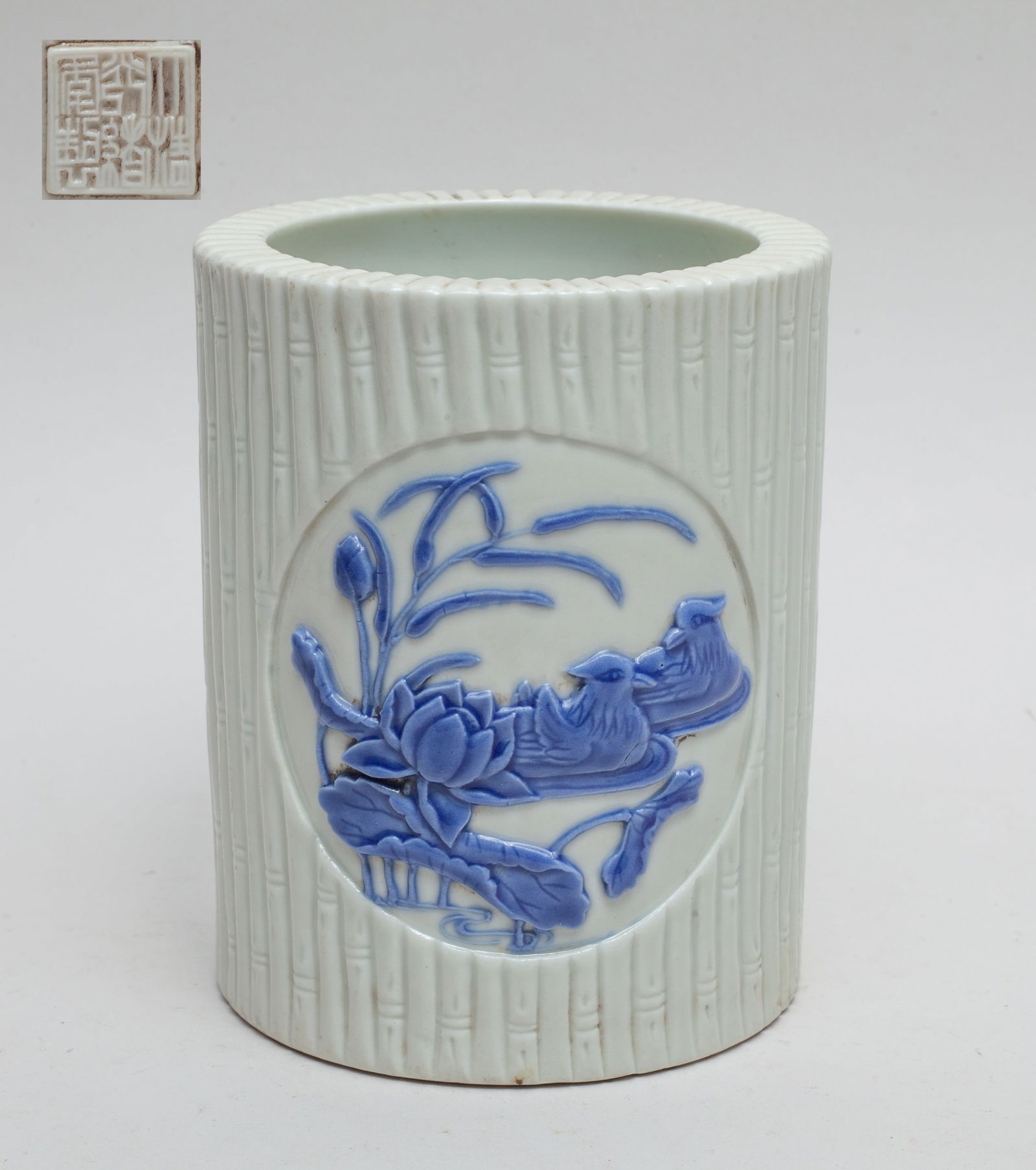 Chinese Export Porcelain Brush Pot (1 of 12)