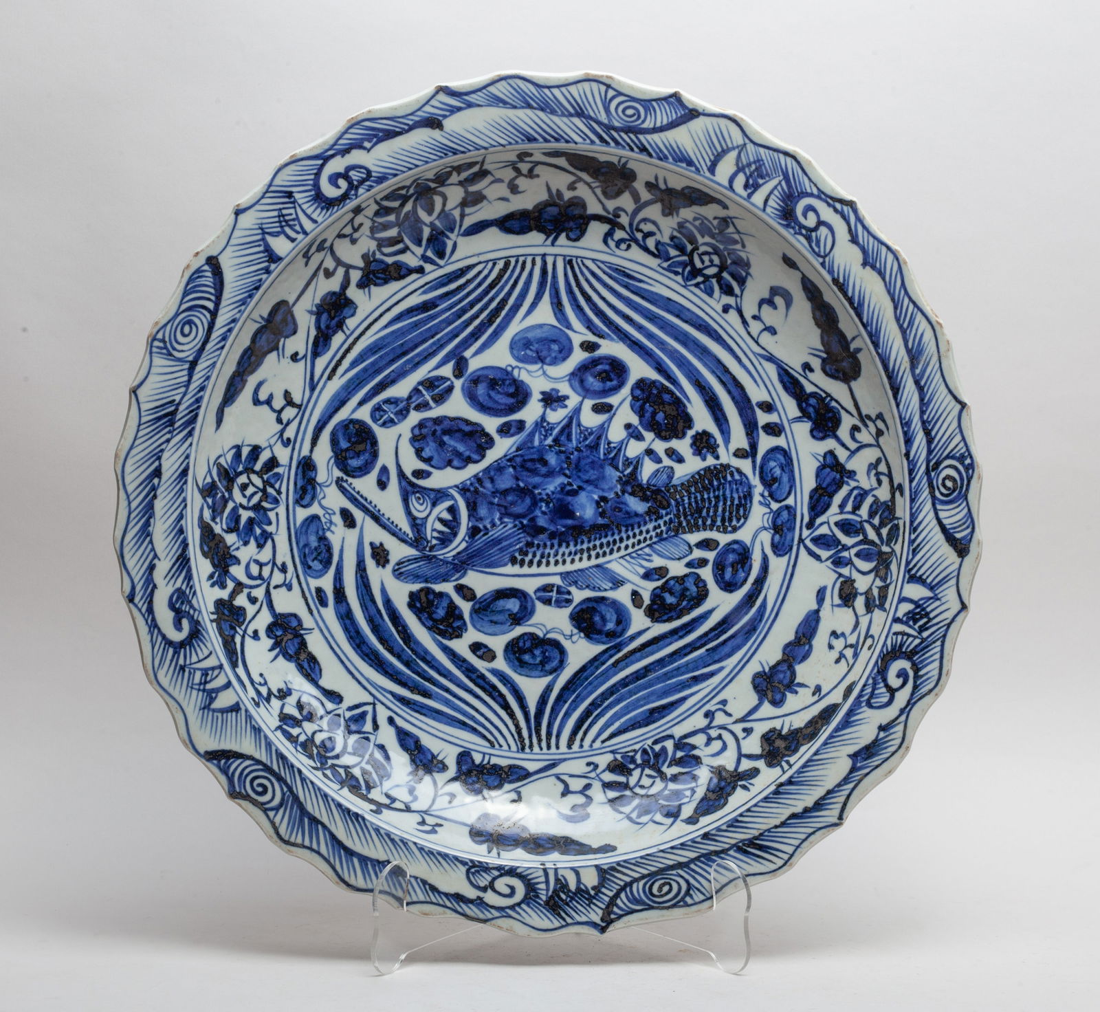 Large Chinese Export Porcelain Plate (1 of 10)