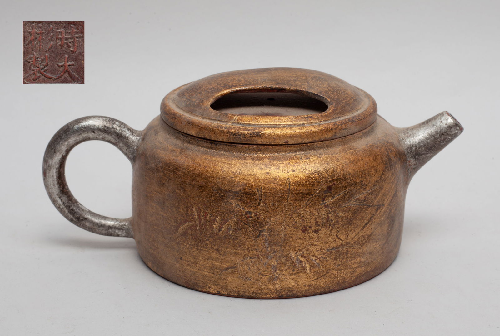 Chinese Gilt Yixing Zisha Tea Pot (1 of 9)