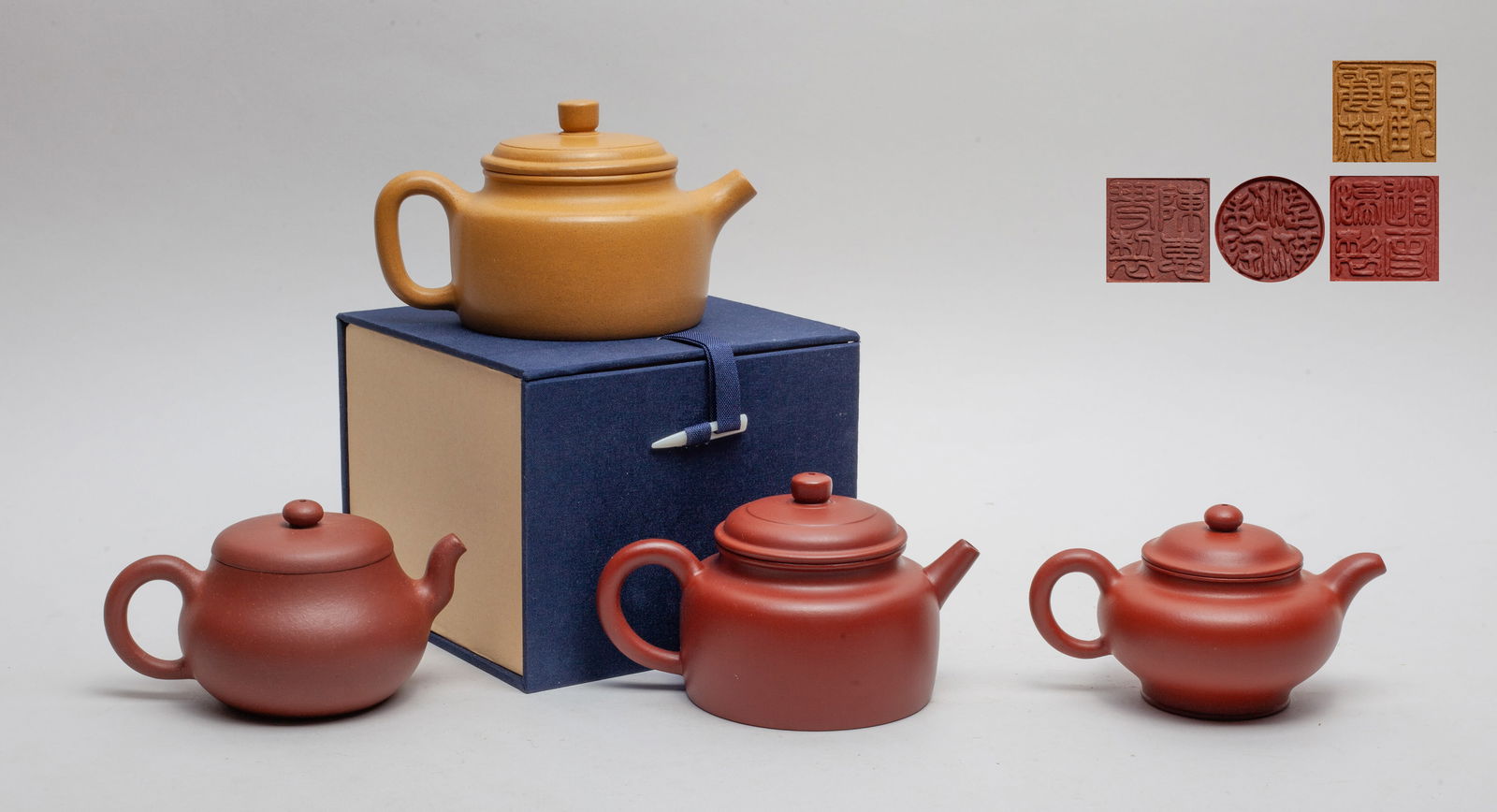 Set Chinese Yixing Zisha Tea Pots (1 of 10)