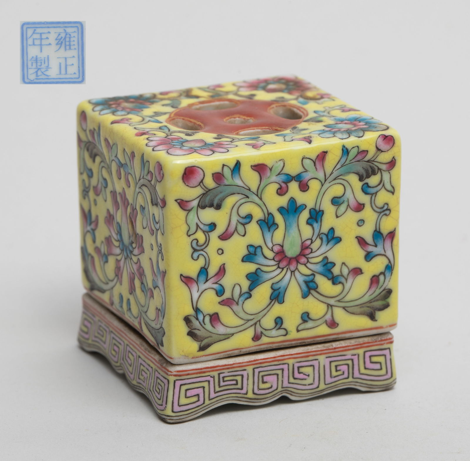 Chinese Export Porcelain Covered Box (1 of 10)
