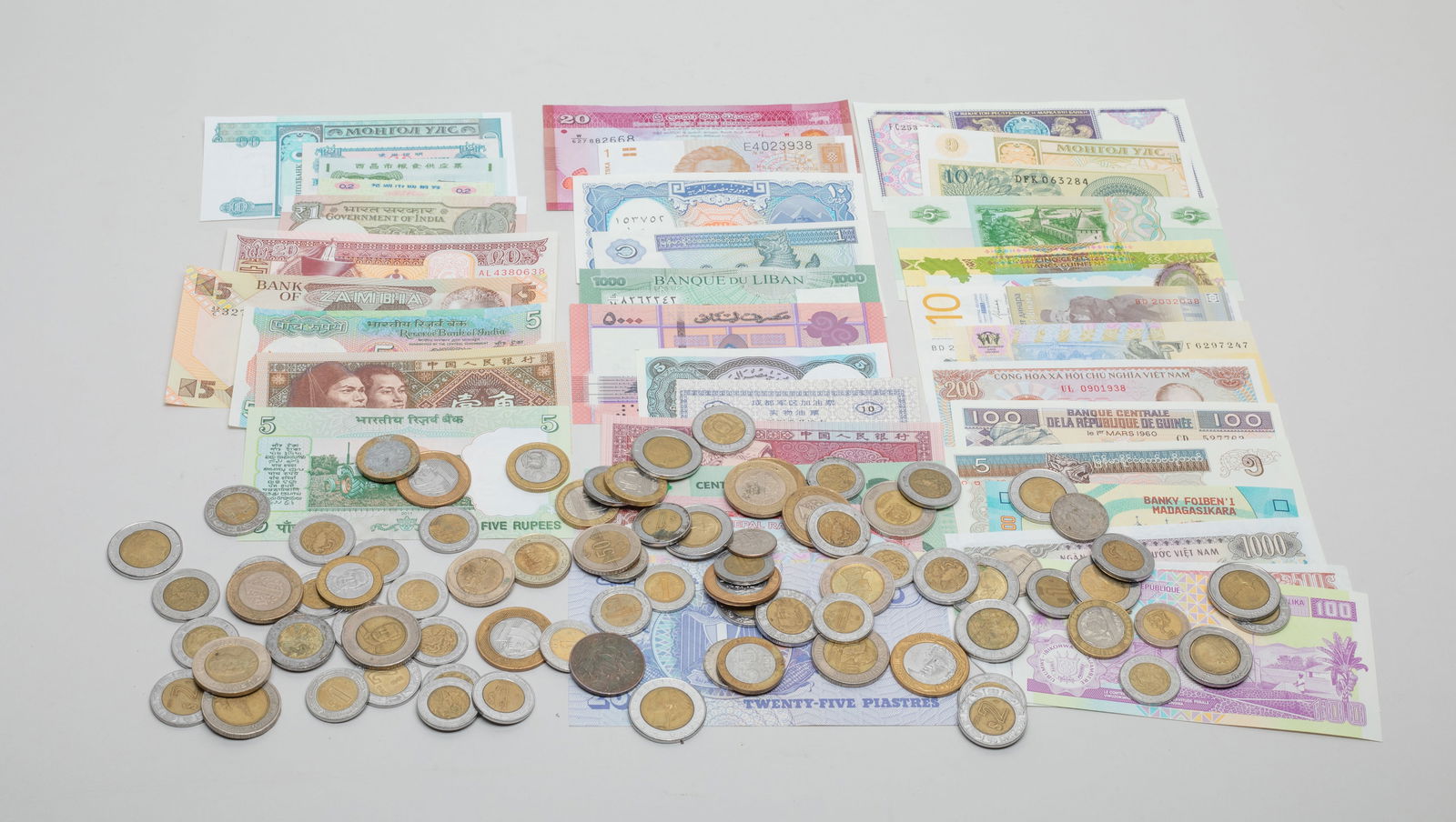 World Banknotes & Coins Collection (1 of 8)