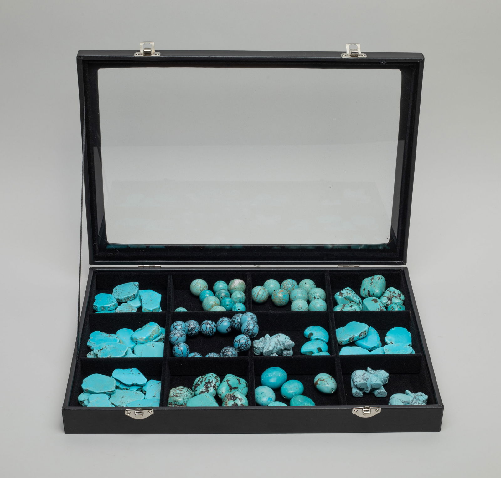 Estate Turquoise Like Beads & Carvings (1 of 9)