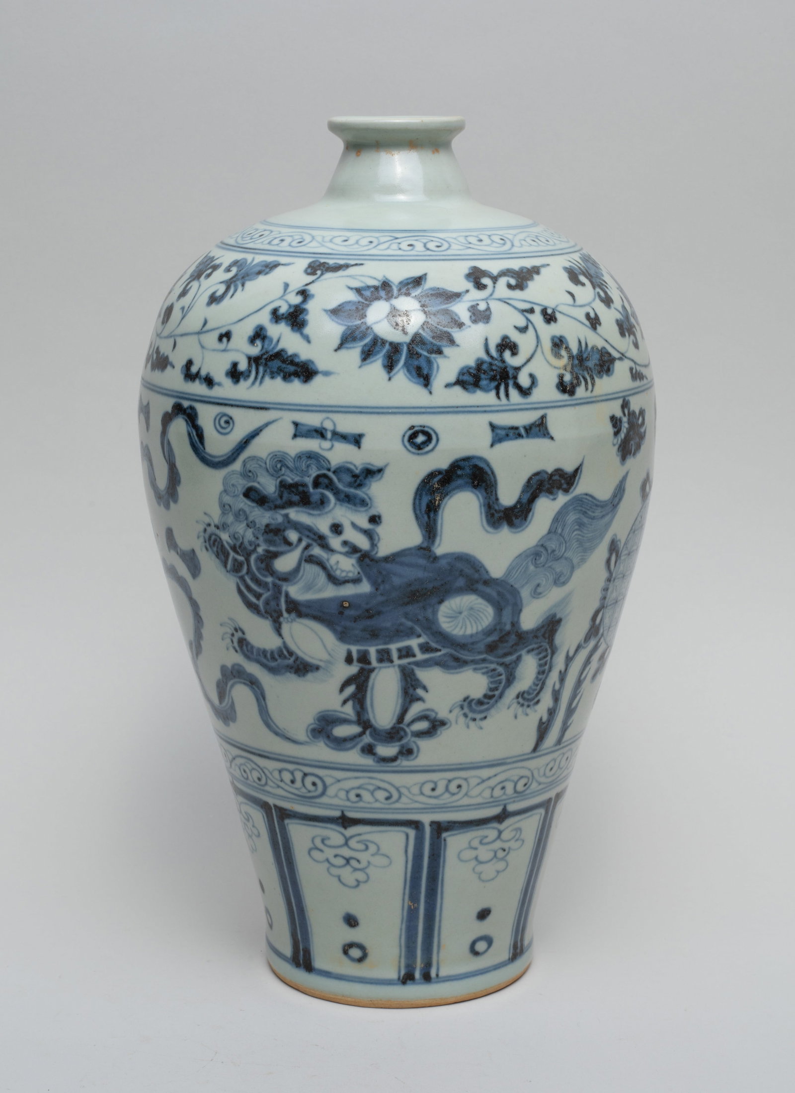 Chinese Shipwreck Type Porcelain Vase: Of tall baluster form, the exterior painted with a pair of qilin playing with beribboned balls, between bands of leafy lotus sprays and upright lappets. Approx. 10.6*6 inch.
