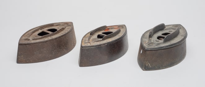 Set Antique Cast Iron , Sad Iron