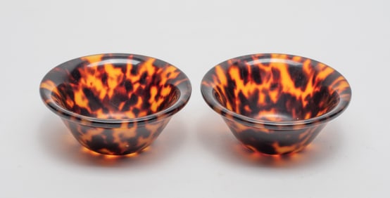 Two Chinese Export Shell Like Cups