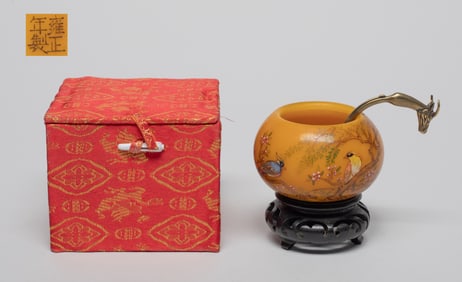 Chinese Enameled Peiking Glass Water Pot