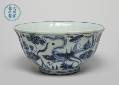 Large Chinese Export Porcelain Bowl