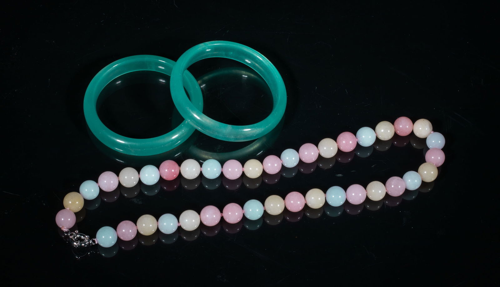 Vintage Gemstone Bangles & Necklace: Including a gemstone bead necklace and two stone bangles. Approx. 20inch L (necklace size).