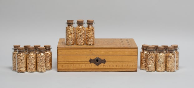 Estate Large Set 22k Gold Leaf