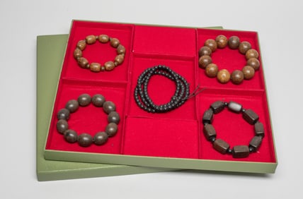 Chinese Export Box of Agarwood Pryaer Beads