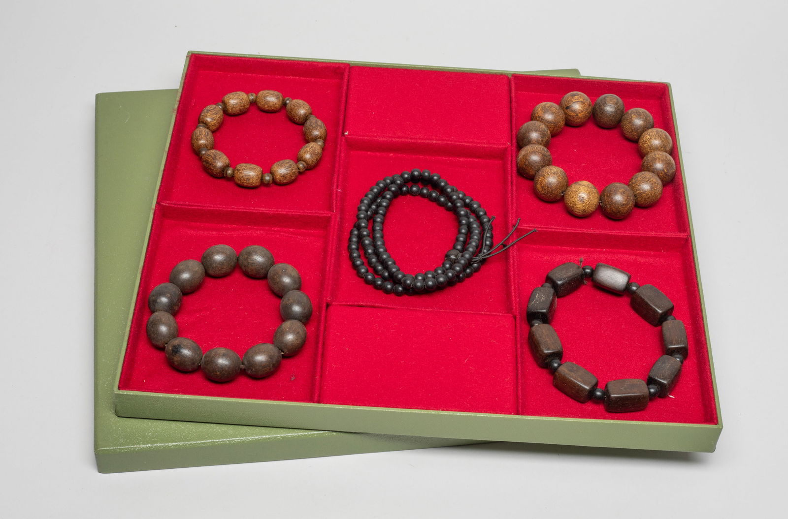 Chinese Export Box of Agarwood Pryaer Beads (1 of 11)