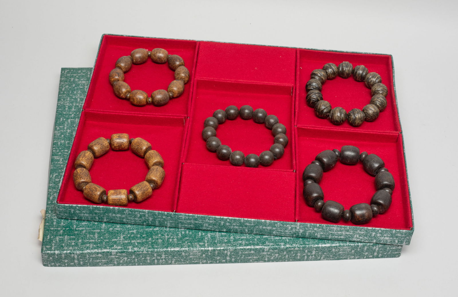 Chinese Export Box of Agarwood Prayer Beads (1 of 9)