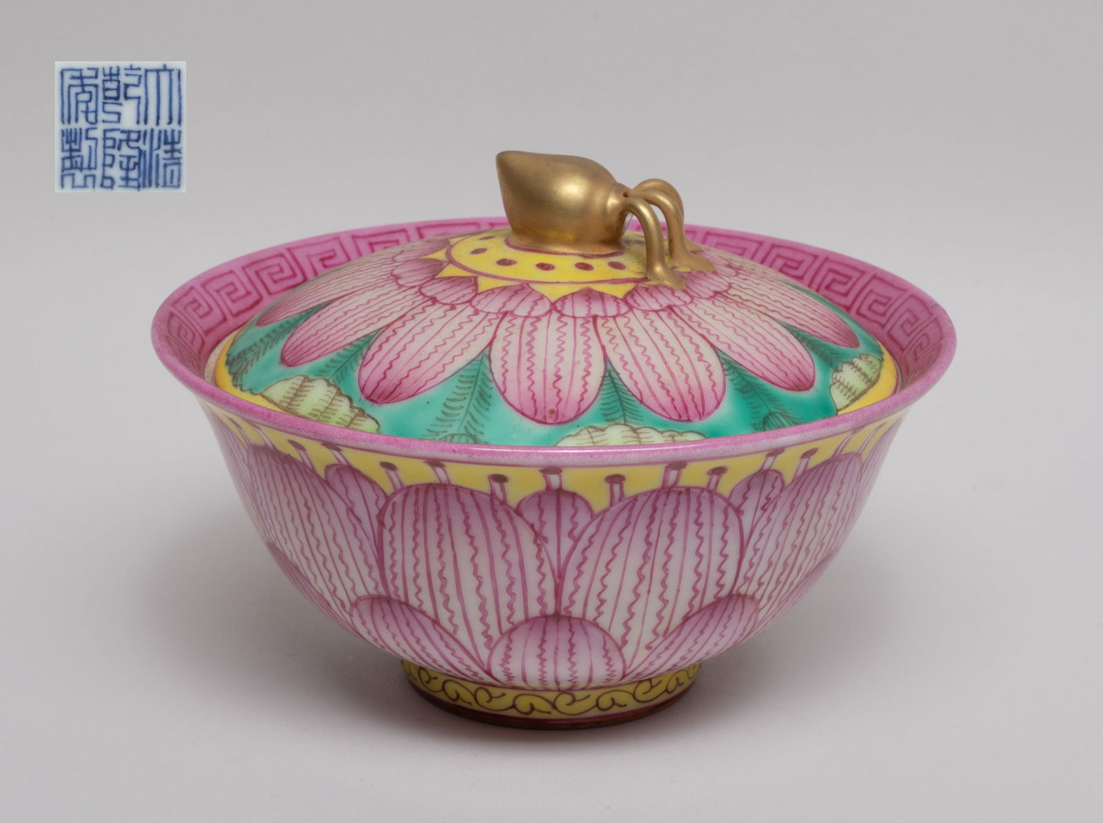 Large Chinese Export Porcelain Bowl (1 of 13)