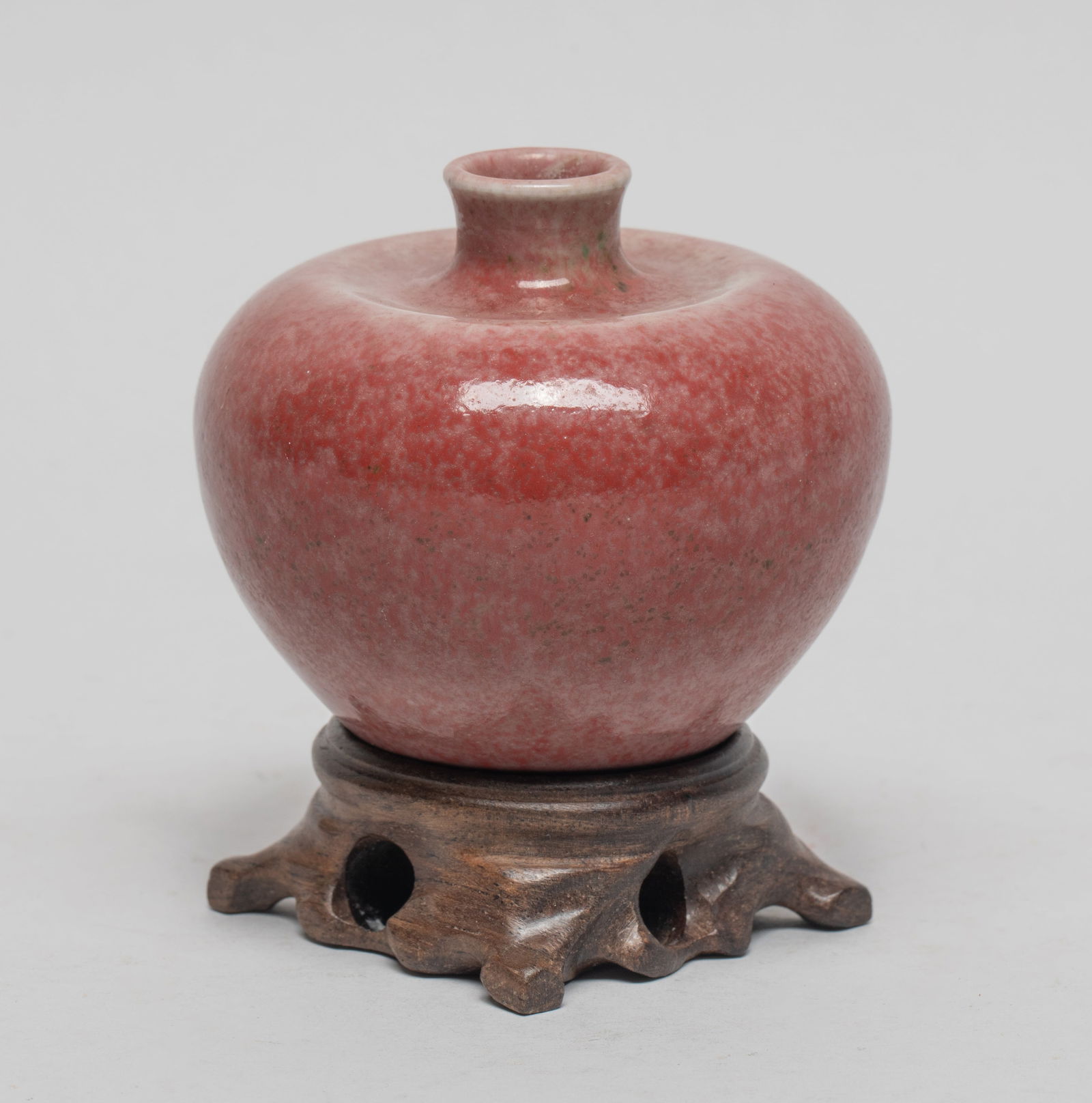 Chinese Export Porcelain Water Pot w/ Stand (1 of 12)