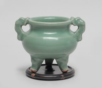 Chinese Longquan Porcelain Cabinet Censer