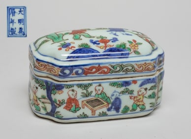 Chinese Export Porcelain Covered Box