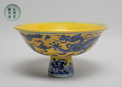Chinese Export Porcelain Tall Cup
