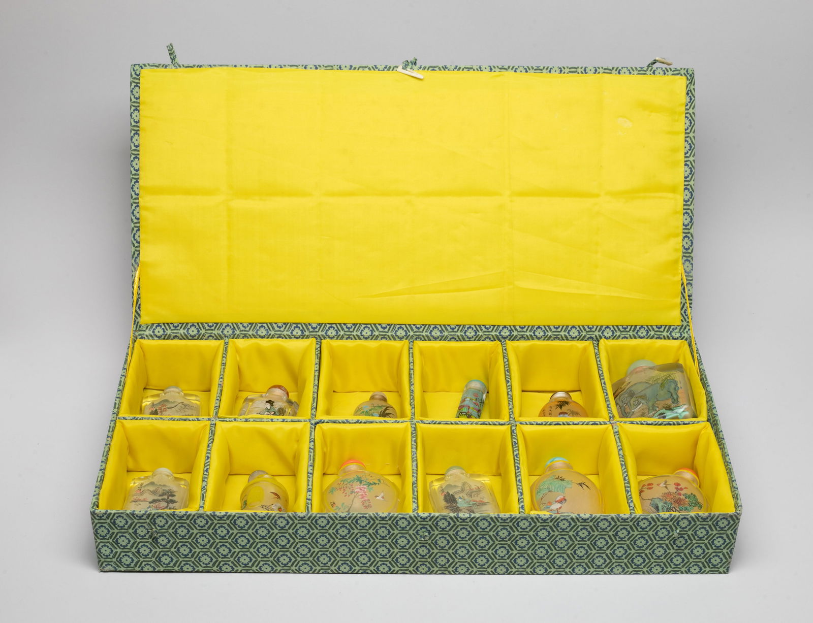 Estate Chinese Inside Painted Snuff Bottles (1 of 11)