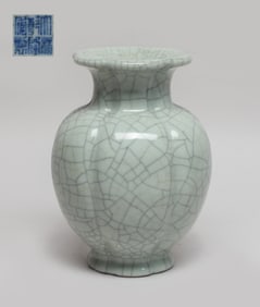 Chinese Export Porcelain Cabinet Vase