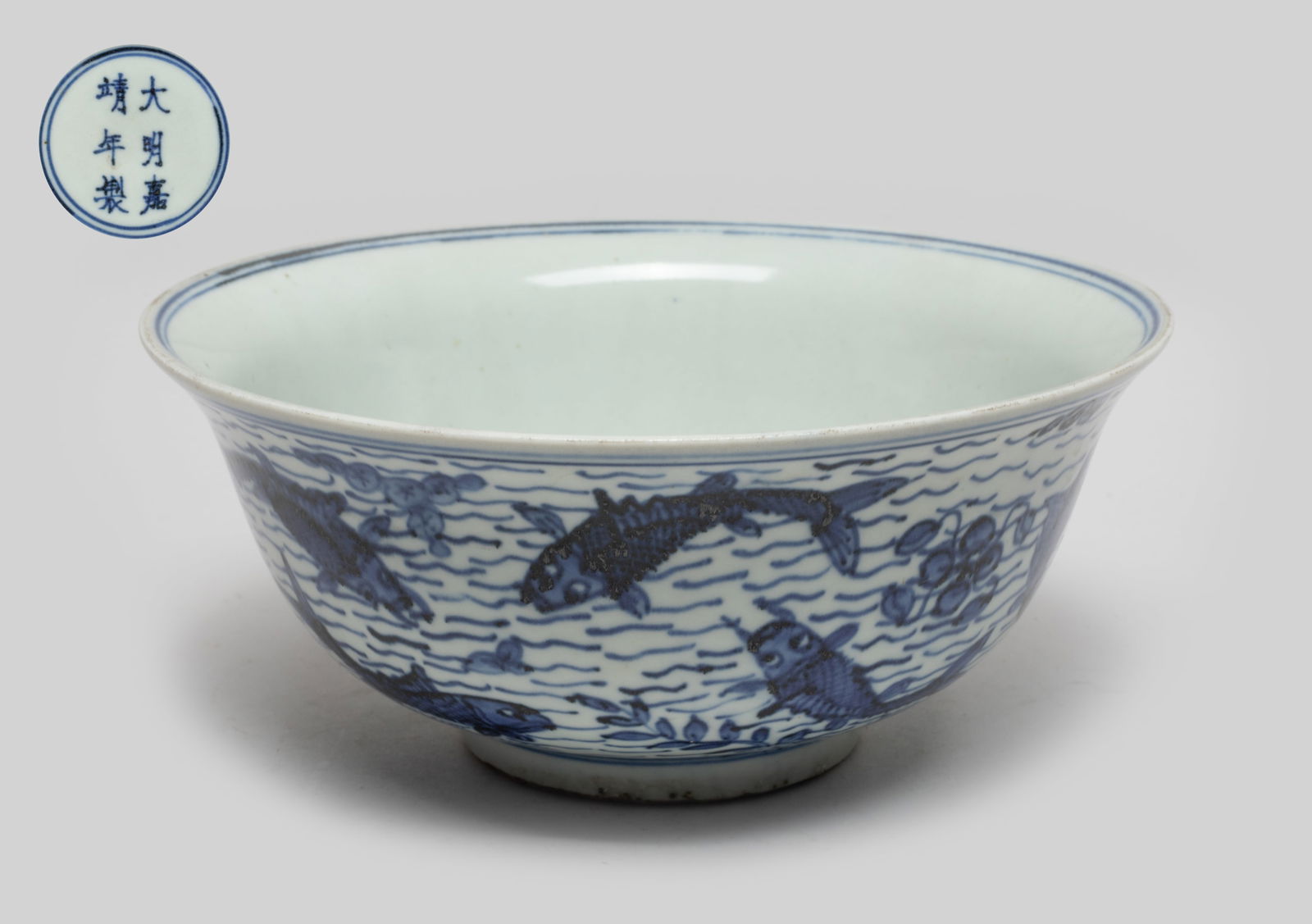 Chinese Export Porcelain Large Bowl (1 of 14)