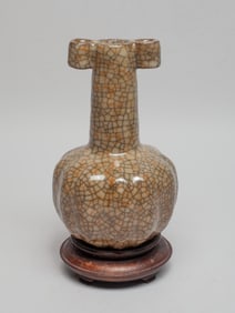 Chinese Ge Ware Porcelain Cabinet Vase