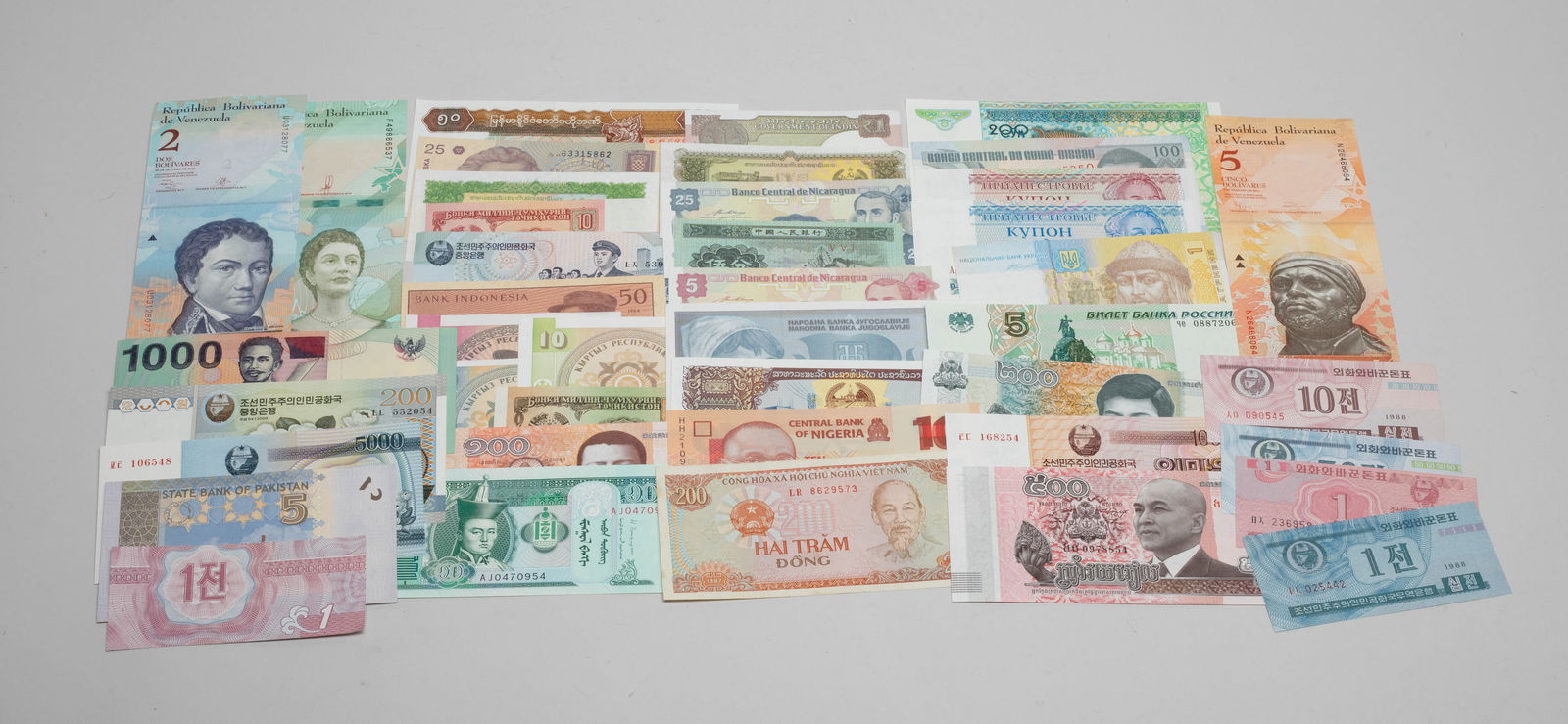 Estate World Banknotes (1 of 8)